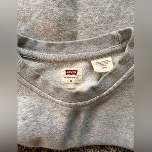 Gray Levi’s Crewneck